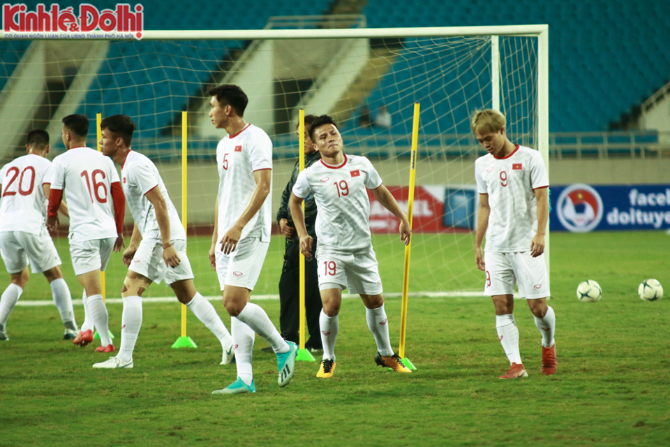 [Ảnh] Đội tuyển Việt Nam tập đua tốc độ khắc chế sức mạnh của UAE - Ảnh 13