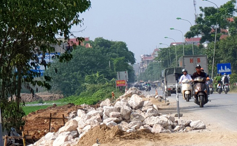 Tại huyện Thanh Oai: Thi công nâng cấp Quốc lộ 21B gây mất an toàn giao thông - Ảnh 3