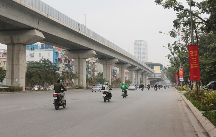 Ngày đầu năm mới, trung tâm Hà Nội tắc nghẽn giao thông - Ảnh 2