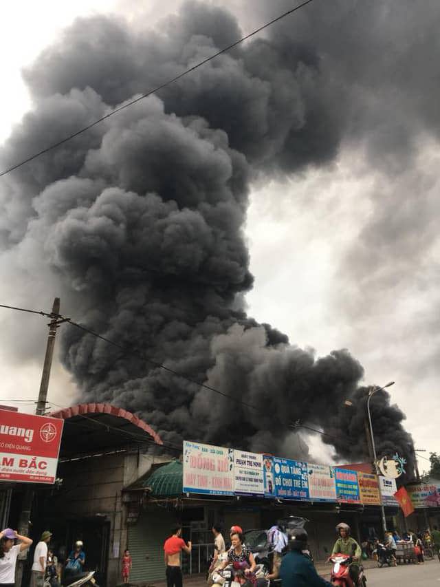 Cháy lớn tại chợ Sóc Sơn - Ảnh 2