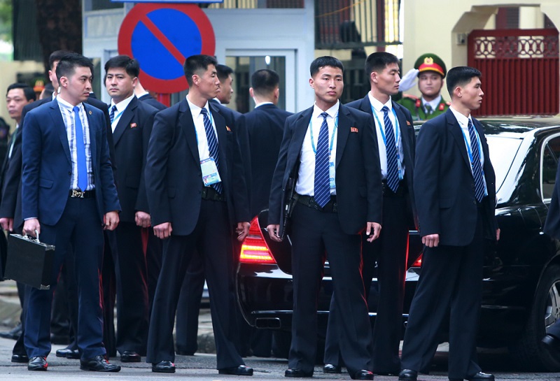 Cận cảnh đội vệ sĩ của nhà lãnh đạo Kim Jong-un tại Hội nghị Thượng đỉnh Mỹ - Triều - Ảnh 2