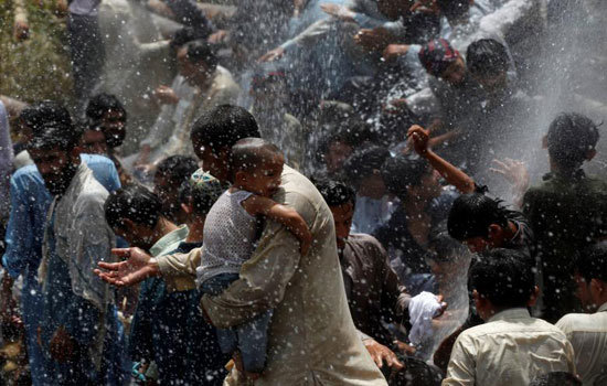 Hình ảnh nắng nóng kinh hoàng khiến 65 người chết ở Pakistan - Ảnh 9