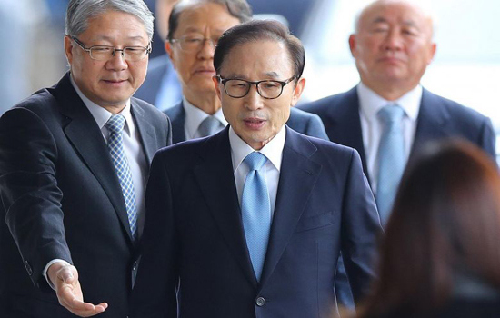 Cựu Tổng thống Hàn Quốc Lee Myung Bak bị thẩm vấn do liên quan đến tham nhũng - Ảnh 1