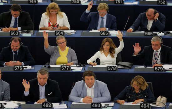 Nghị viện châu Âu phê chuẩn luật yêu cầu Google, Facebook trả phí - Ảnh 1