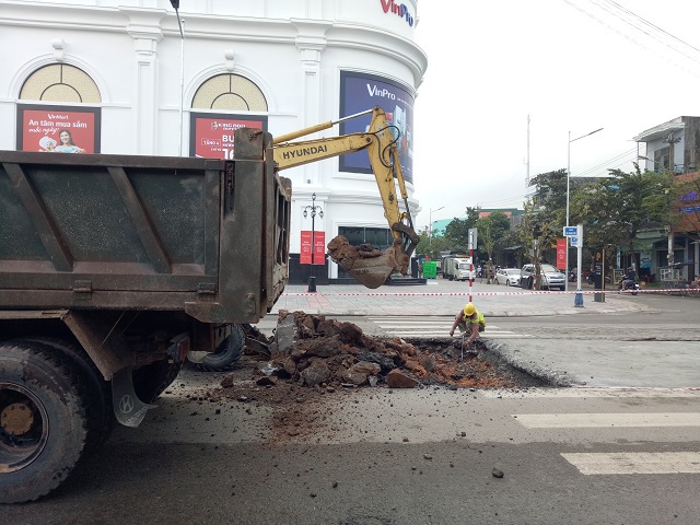 TP Quảng Ngãi: Thiếu kinh phí sửa chữa công trình giao thông đô thị - Ảnh 1
