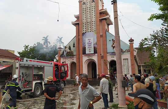 Cháy nhà thờ Cồn Dầu ở Đà Nẵng - Ảnh 2