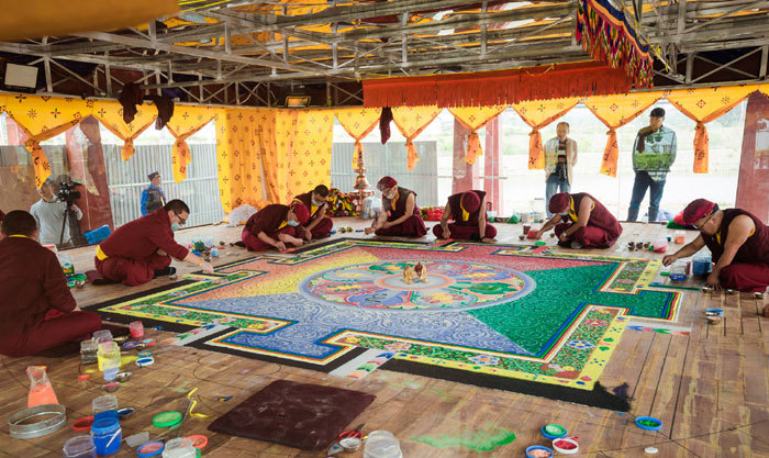 Kỷ lục Việt Nam được trao cho tranh Mandala Phật Quan Âm bằng ngọc đá quý lớn nhất - Ảnh 15