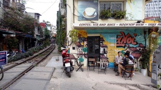 Cận cảnh phố “cà phê đường tàu” mới ở phường Khâm Thiên - Ảnh 4
