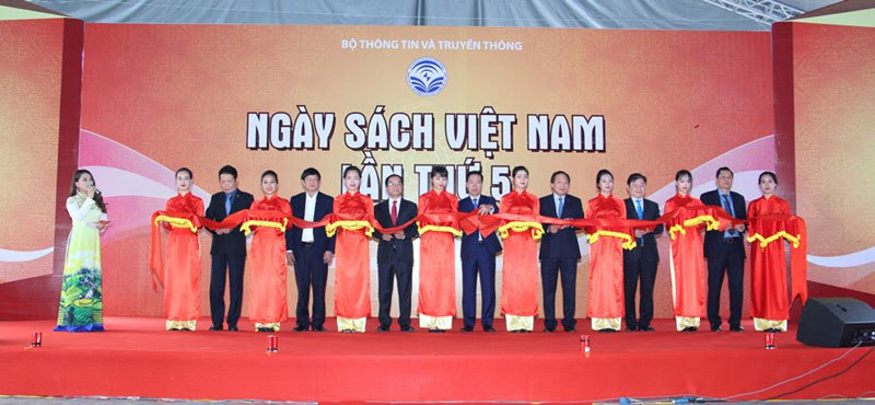 Hàng vạn người tham dự Ngày sách Việt Nam lần thứ 5 - Ảnh 2
