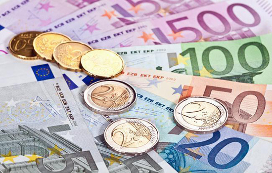 Đồng euro lao dốc sau khi kết thúc bầu cử sớm ở Catalonia - Ảnh 1