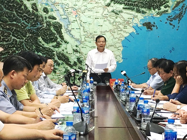 Bộ trưởng Nguyễn Xuân Cường chủ trì họp ứng phó bão số 4 - Ảnh 1