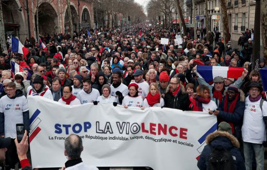Pháp: Hơn 10.000 người “Khăn đỏ” tuần hành đáp trả biểu tình “Áo vàng” - Ảnh 1