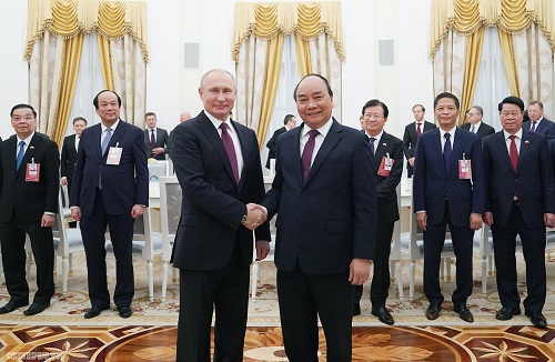 Thủ tướng Nguyễn Xuân Phúc hội kiến Tổng thống Nga Putin - Ảnh 1