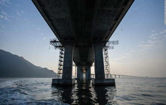 Trung Quốc hoàn thành cầu vượt biển dài nhất thế giới trị giá 20 tỷ USD - Ảnh 12