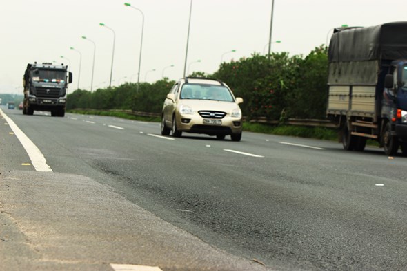 Hà Nội: Cận cảnh nhiều tuyến quốc lộ cần được sửa chữa, nâng cấp - Ảnh 1