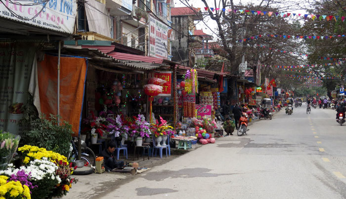 Tại huyện Ứng Hòa: Tràn lan vi phạm trật tự đô thị trên đường Ba Thá - Ảnh 2