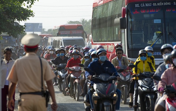 TP Hồ Chí Minh: Người dân trở lại sau kỳ nghỉ Tết, kẹt xe nghiêm trọng trên nhiều tuyến đường - Ảnh 3