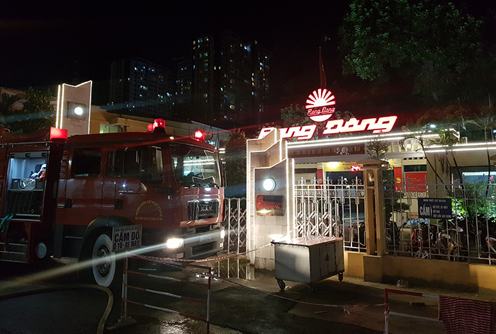 [Ảnh] Thâu đêm dập tắt đám cháy tại Công ty Bóng đèn phích nước Rạng Đông - Ảnh 2