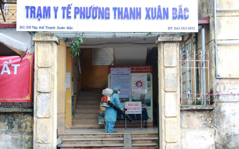 Chùm ảnh: Quận Thanh Xuân phun hóa chất khử khuẩn phòng dịch nCoV - Ảnh 4