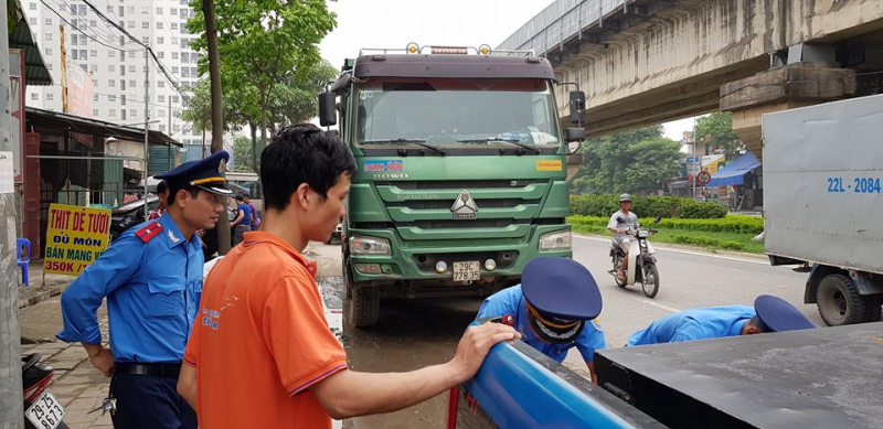 Hà Nội: Xử phạt hơn 200 xe tải vi phạm, phạt tiền trên 1 tỷ đồng - Ảnh 2