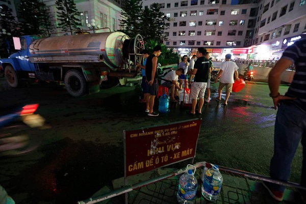 Công ty nước sạch Hà Nội đã nhận hơn 2.000 cuộc gọi xin trợ cấp nước - Ảnh 1