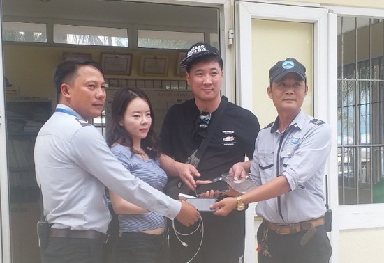 Đà Nẵng: Trao trả tài sản thất lạc cho du khách Hàn Quốc - Ảnh 1
