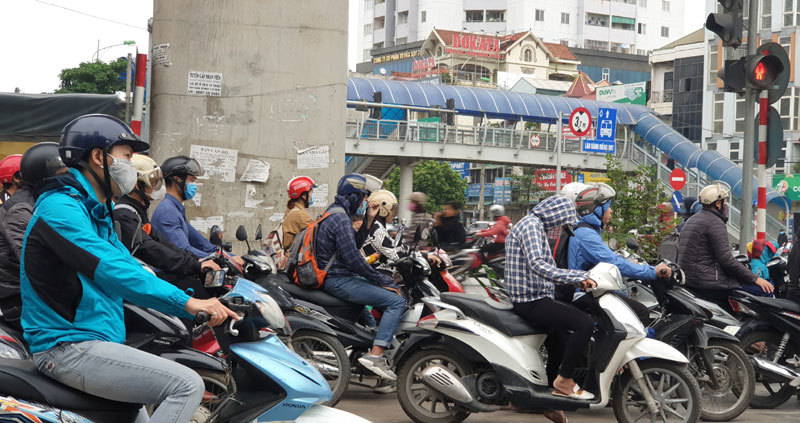 Hà Nội: Người dân thích thú tận hưởng gió lạnh đầu mùa - Ảnh 9