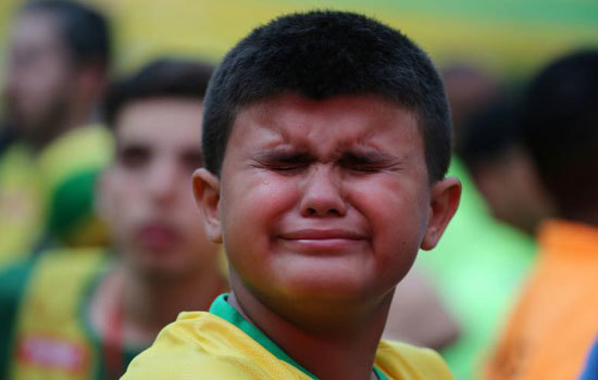 Tuyển thủ thất thần, CĐV khóc như mưa sau khi Brazil bị loại - Ảnh 4