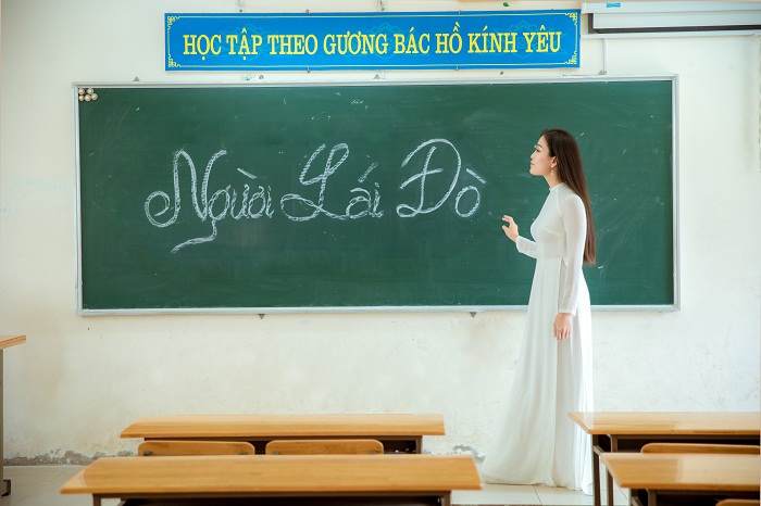 Sao Mai Huyền Trang ra mắt MV “Người lái đò” nhân ngày 20/11 - Ảnh 1