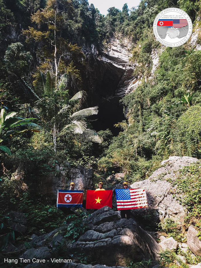 Hình ảnh quốc kỳ Việt - Mỹ - Triều cùng xuất hiện trong hang Sơn Đoòng - Ảnh 5
