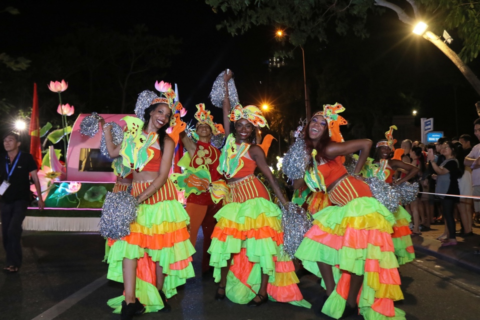 Đà Nẵng cuồng nhiệt trong Carnival đường phố DIFF 2019 - Ảnh 6