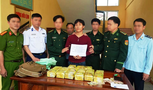 Phá chuyên án, bắt đối tượng vác bao tải ma túy vào Việt Nam tiêu thụ - Ảnh 1