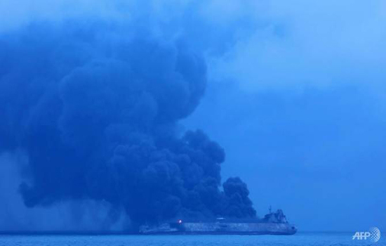Hải quân Mỹ hỗ trợ tìm kiếm 32 thủy thủ trên tàu Iran mất tích - Ảnh 1