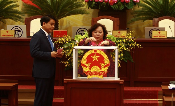 Hà Nội bầu bổ sung 4 Ủy viên UBND Thành phố nhiệm kỳ 2016 - 2021 - Ảnh 1