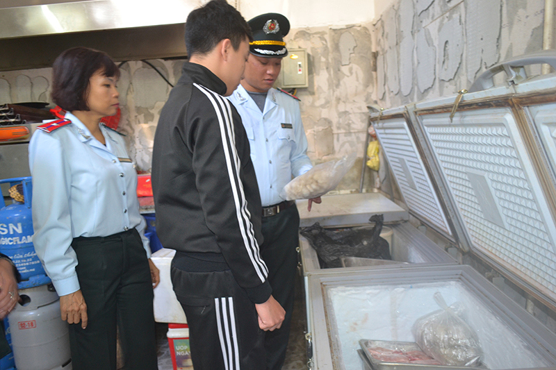 Sở Y tế Hà Nội kiểm tra an toàn thực phẩm tại quận Ba Đình - Ảnh 2