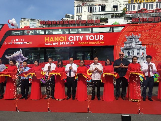 Xe buýt 2 tầng City tour chính thức vận hành: Thêm “món ngon” cho du lịch Hà Nội - Ảnh 2