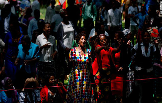 Hình ảnh người dân Zimbabwe vui mừng sau khi Tổng thống Mugabe từ chức - Ảnh 5