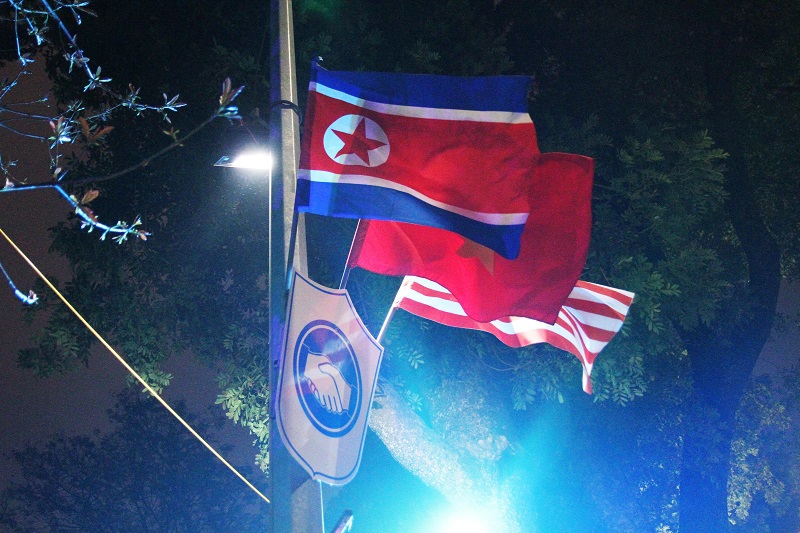 Hồ Gươm lung linh về đêm trước thềm Hội nghị thượng đỉnh Mỹ - Triều - Ảnh 3