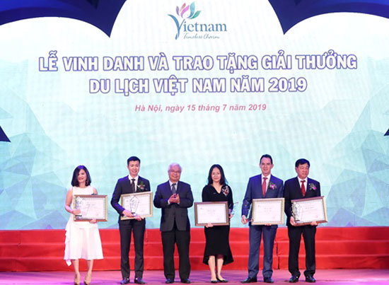 Tập đoàn FLC giành “cú đúp” Giải thưởng Du lịch Việt Nam 2019 - Ảnh 1