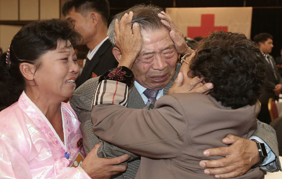 Những hình ảnh xúc động trong đợt đoàn tụ các gia đình ly tán Hàn -Triều sau hơn 60 năm - Ảnh 5