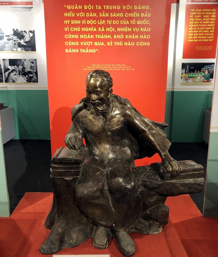 Trưng bày hơn 300 tài liệu, hiện vật về Đảng Cộng sản Việt Nam - Ảnh 2