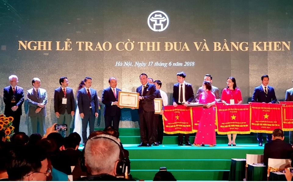 Tân Hoàng Minh đón nhận bằng khen của Thủ tướng Chính phủ trong dịp kỷ niệm 25 năm Thành lập Tập đoàn - Ảnh 1