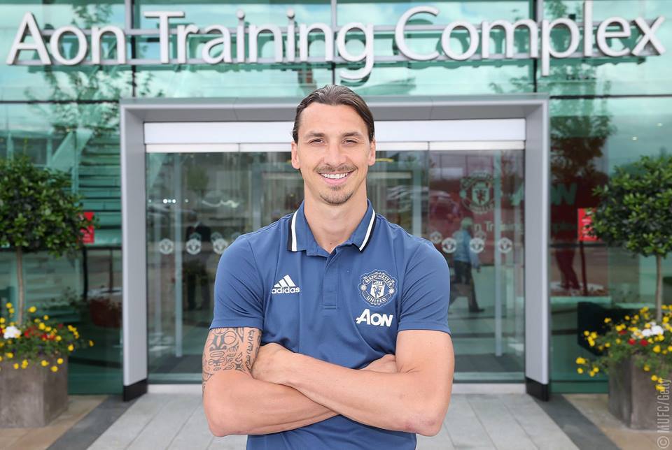 15 khoảnh khắc đẹp nhất của Zlatan tại United - Ảnh 1