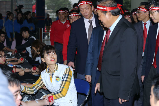 Phó Thủ tướng Trương Hòa Bình dự Chương trình Chủ nhật đỏ - Ảnh 2