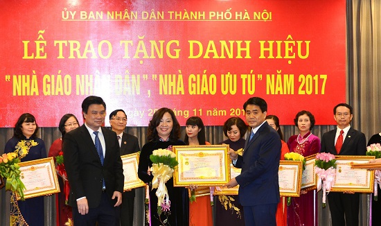 Hà Nội: Trao tặng danh hiệu Nhà giáo Nhân dân, Nhà giáo Ưu tú cho 22 cá nhân - Ảnh 2