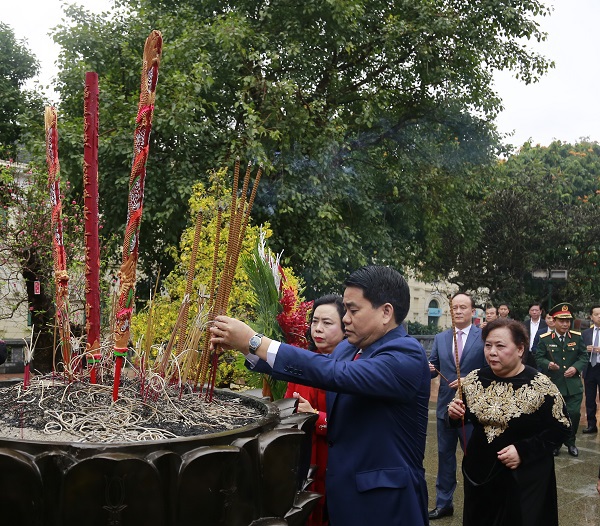 Lãnh đạo thành phố Hà Nội dâng hương tưởng nhớ các vị liệt tổ, liệt tông và Chủ tịch Hồ Chí Minh - Ảnh 2