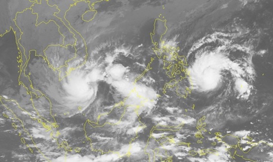 2 cơn bão nối đuôi nhau trên biển, sóng dâng cao đánh sập 11 căn nhà tại Bình Thuận - Ảnh 1