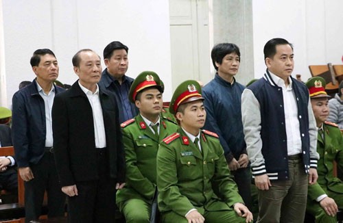 Viện Kiểm sát đề mức án từ 30 - 42 tháng tù giam đối với 2 cựu tướng công an - Ảnh 1