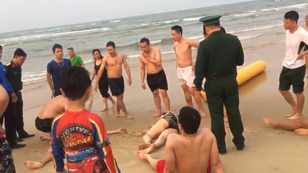 Quảng Bình: Kịp thời cứu sống hai du khách bị đuối nước - Ảnh 1