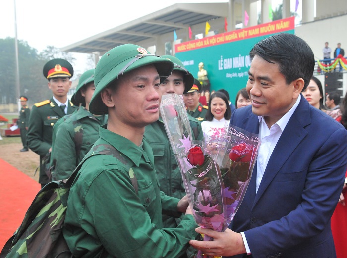 Chủ tịch UBND TP Hà Nội Nguyễn Đức Chung động viên tân binh lên đường nhập ngũ - Ảnh 3